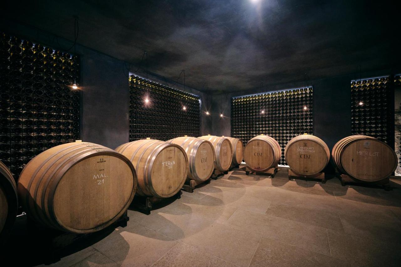 Winery Cuj Bed & Breakfast Vilanija Exterior photo